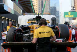 Розбитий Renault Sport F1 Team RS17 Джоліон Палмер