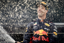 Il vincitore della gara Daniel Ricciardo, Red Bull Racing