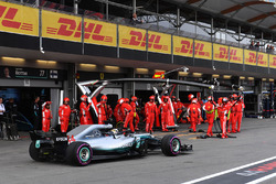 Lewis Hamilton, Mercedes-AMG F1 W09 EQ Power+ pit stop