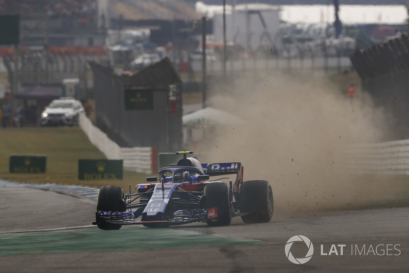 Pierre Gasly, Toro Rosso STR13, va largo