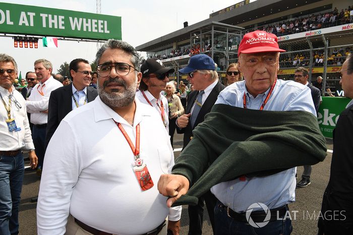 Niki Lauda, director no ejecutivo de Mercedes AMG F1 y Shaikh Abdulla Bin Isa Al-Khalifa, consejero 