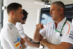 Stoffel Vandoorne, McLaren, and Gil de Ferran