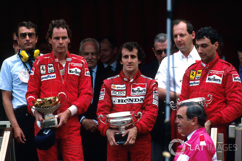 Podio: ganador de la carrera Alain Prost, McLaren, segundo lugar Gerhard Berger, Ferrari, tercer lugar Michele Alboreto, Ferrari