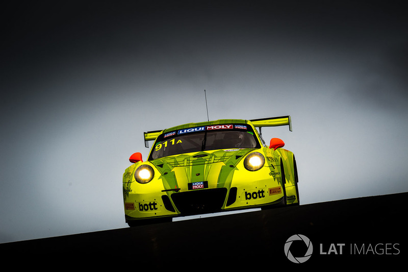 #911 Manthey-Racing Porsche 911 GT3 R: Romain Dumas, Frederic Makowiecki, Dirk Werner