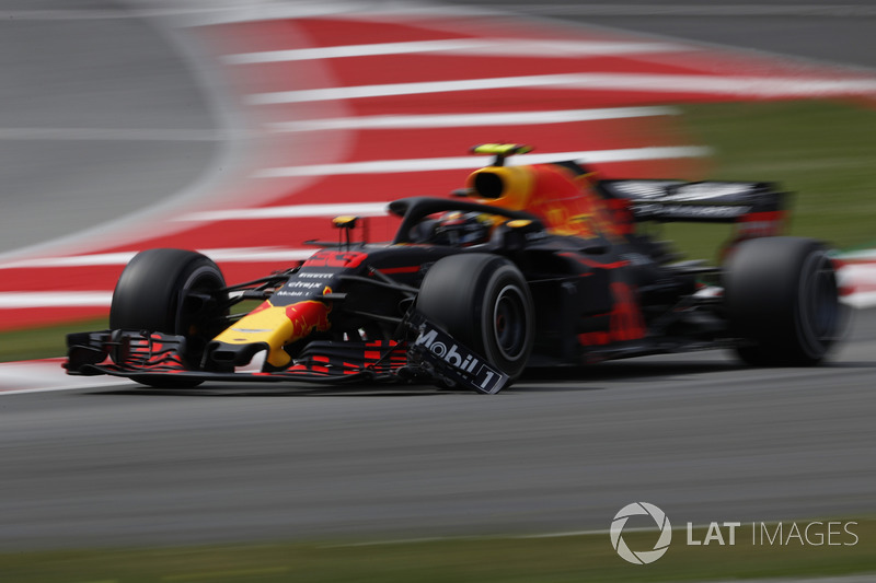 Max Verstappen, Red Bull Racing RB14 con l'ala anteriore rotta