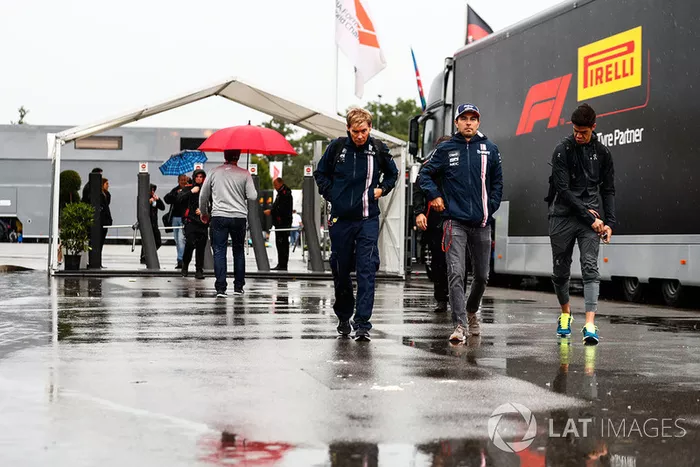 Sergio Perez, Racing Point Force India, llega al paddock