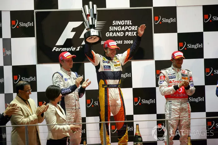 Podio: segundo puesto Nico Rosberg, Williams, ganador de la carrera Fernando Alonso, Renault F1 Team, tercer puesto Lewis Hamilton, McLaren MP4-23
