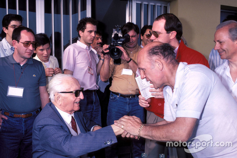 Modena 1986, Enzo Ferrari, Stirling Moss, durante la parata dei veterani della Mille Miglia alla fabbrica della Scaglietti