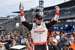 Race winner Brad Keselowski, Team Penske, Ford Fusion