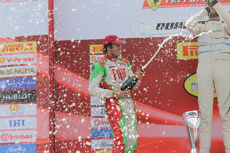 Benjamin Hites, Ferrari of Miami, festeggia sul podio