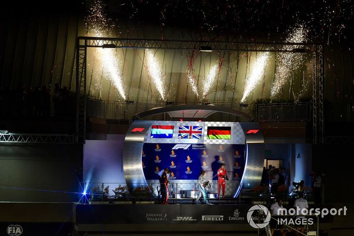 Max Verstappen, Red Bull Racing, Lewis Hamilton, Mercedes AMG F1 y Sebastian Vettel, Ferrari celebran