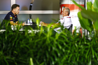Christian Horner, Team Principal, Red Bull Racing, con Helmut Markko, Consultor, Red Bull Racing