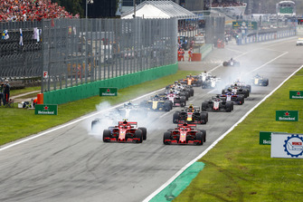 Kimi Raikkonen, Ferrari SF71H, Sebastian Vettel, Ferrari SF71H, Lewis Hamilton, Mercedes AMG F1 W09