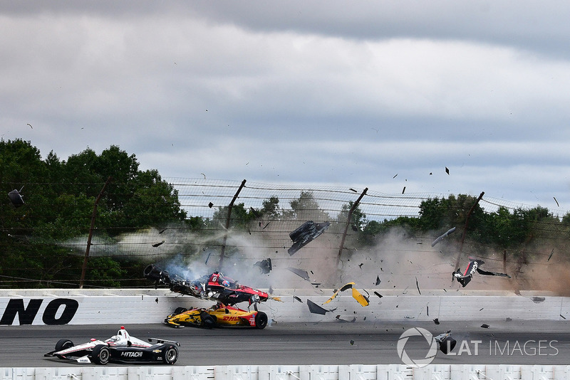 Robert Wickens, Schmidt Peterson Motorsports Honda, James Hinchcliffe, Schmidt Peterson Motorsports Honda, Ryan Hunter-Reay, Andretti Autosport Honda, Pietro Fittipaldi, Dale Coyne Racing Honda, incidente