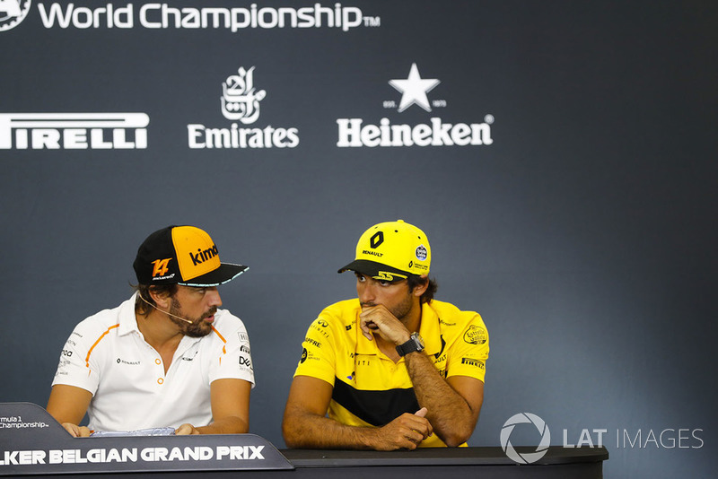 Fernando Alonso, McLaren, et Carlos Sainz Jr., Renault Sport F1 Team, en conférence de presse