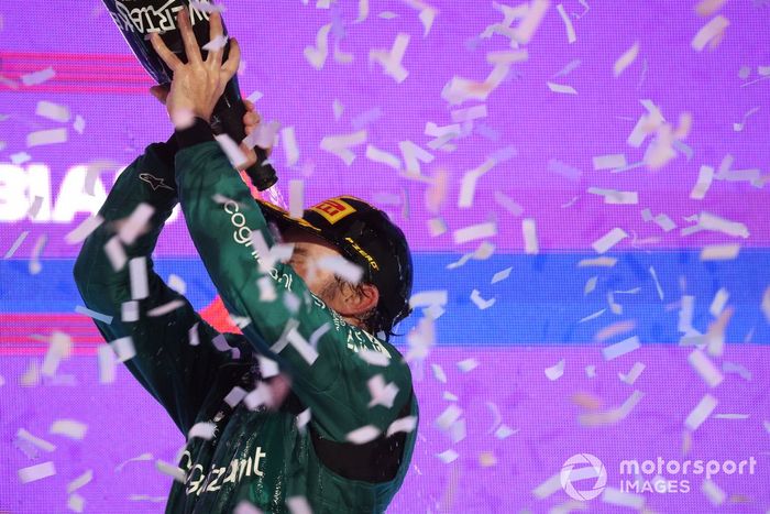Podio: tercer lugar Fernando Alonso, Aston Martin F1 Team antes de ser sancionado 