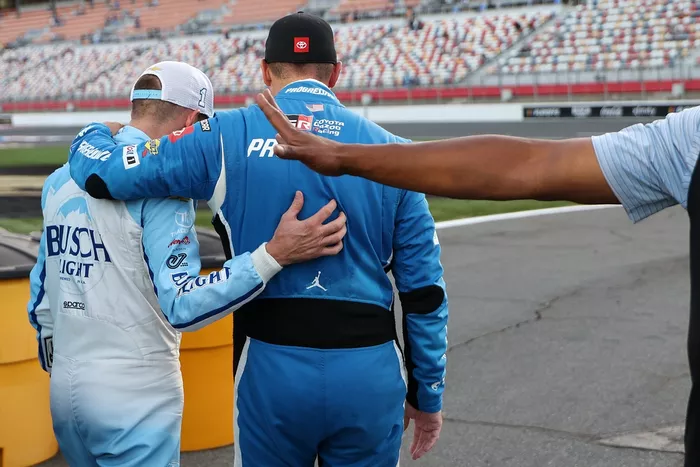 Ross Chastain, Trackhouse Racing Chevrolet, Denny Hamlin, Joe Gibbs Racing Toyota