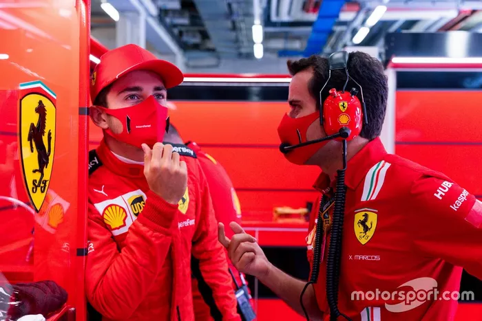 Charles Leclerc, Ferrari, con Xavier Marcos, Ingeniero de Carreras, Ferrari