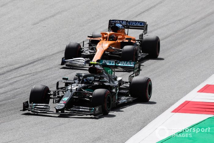 Valtteri Bottas, Mercedes F1 W11 EQ Performance, Carlos Sainz Jr., McLaren MCL35