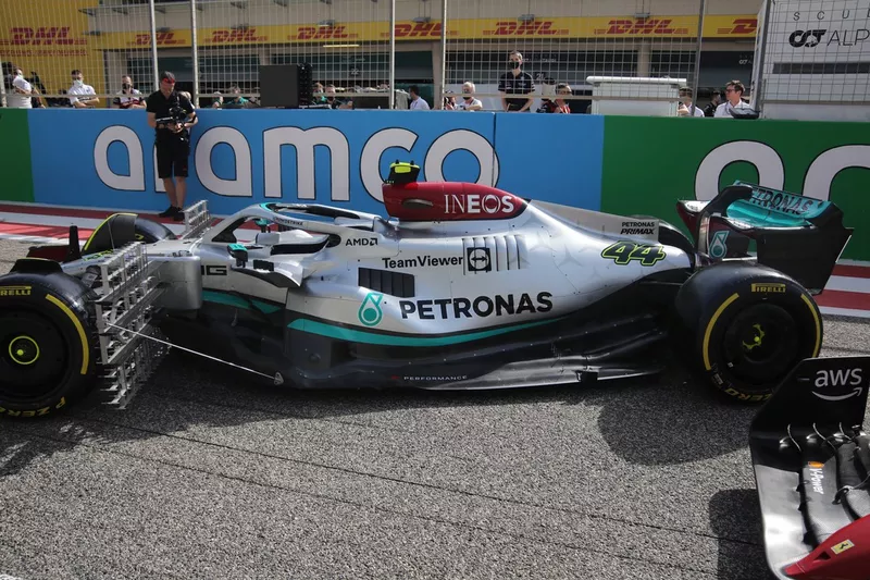 Mercedes W13 pontones