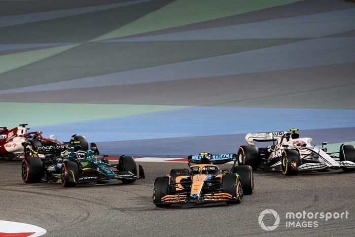 Lando Norris, McLaren MCL36, Yuki Tsunoda, AlphaTauri AT03, Nico Hulkenberg, Aston Martin AMR22
