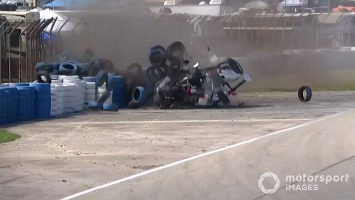 Choque de #7 Toyota Gazoo Racing Toyota GR010 - Hybrid: José María López
