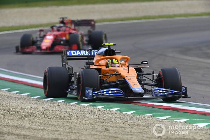 Lando Norris, McLaren MCL35M, Charles Leclerc, Ferrari SF21