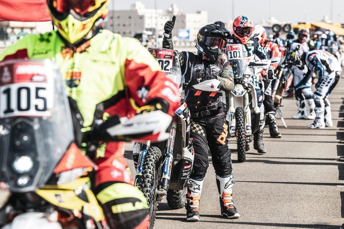 #102 Team Baines Rally KTM: Sara Jugla