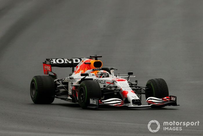 Max Verstappen, Red Bull Racing RB16B, Charles Leclerc, Ferrari SF21