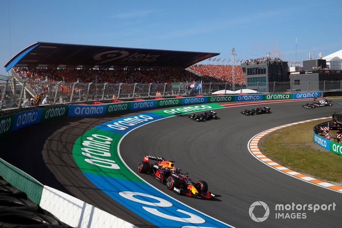 Max Verstappen, Red Bull Racing RB16B, Lewis Hamilton, Mercedes W12, Valtteri Bottas, Mercedes W12