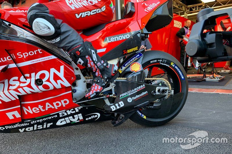 Cubierta rueda trasera de la Ducati de Michele Pirro