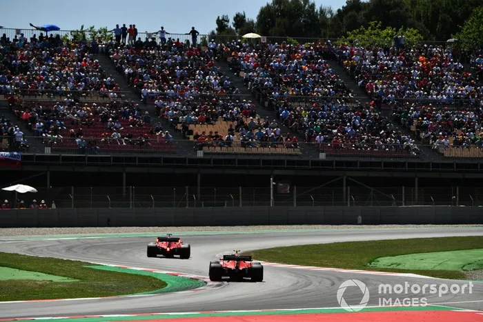 Sebastian Vettel, Ferrari SF90, y Charles Leclerc, Ferrari SF90