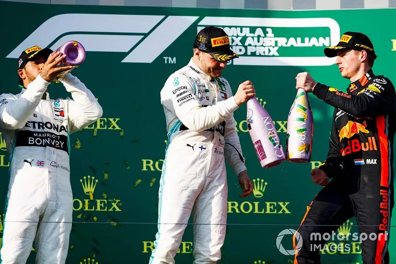 Lewis Hamilton, Mercedes AMG F1, Valtteri Bottas, Mercedes AMG F1 y Max Verstappen, Red Bull Racing