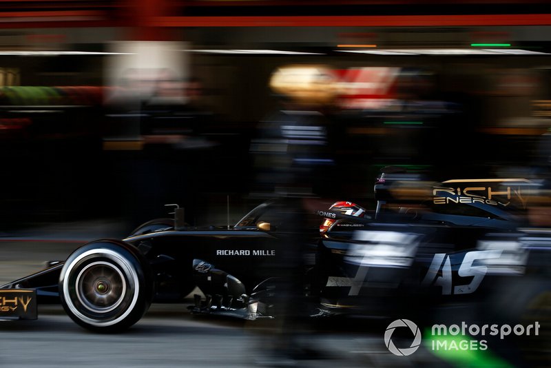 Ромен Грожан (Haas VF-19 Ferrari) на піт-стопі