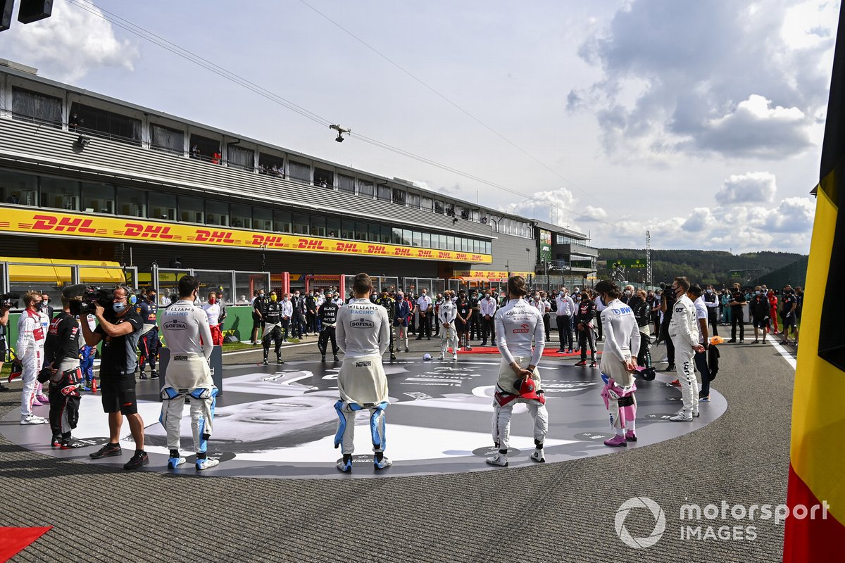 The drivers, officials, team members, friends and family of Anthoine Hubert gather on the grid in tribute to the late F2 racer