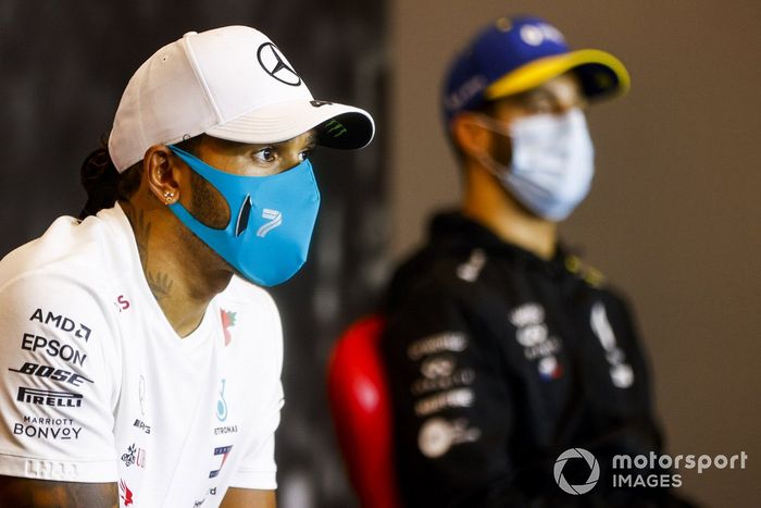 Lewis Hamilton, Mercedes-AMG F1 en la conferencia de prensa