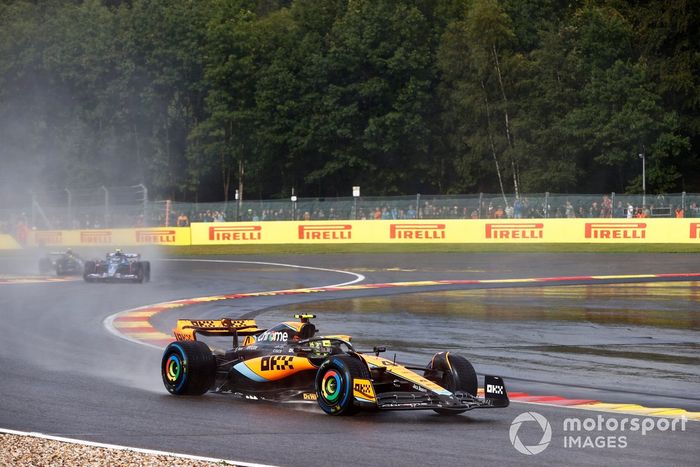 Lando Norris, McLaren MCL60, Pierre Gasly, Alpine A523