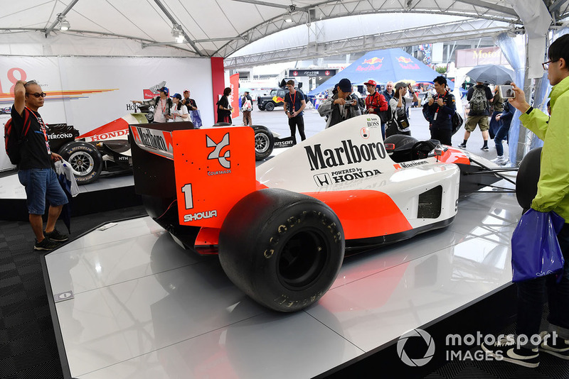 Автомобиль McLaren Honda MP4/7A