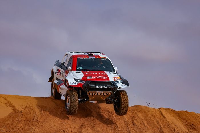 #207 Toyota Gazoo Racing Toyota: Giniel De Villiers, Dennis Murphy