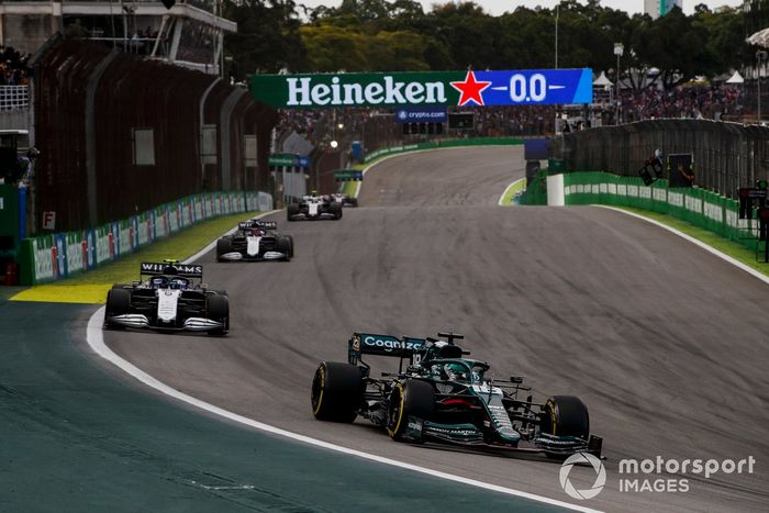 Lance Stroll, Aston Martin AMR21, Nicholas Latifi, Williams FW43B, y George Russell, Williams FW43B