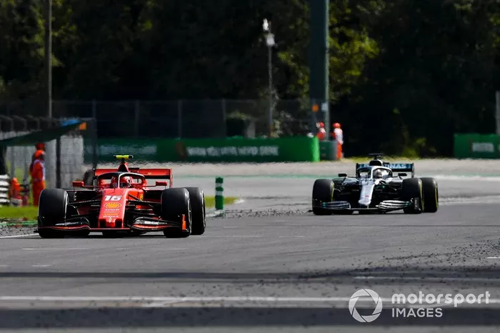 Charles Leclerc, Ferrari SF90 e Lewis Hamilton, Mercedes AMG F1 W10 