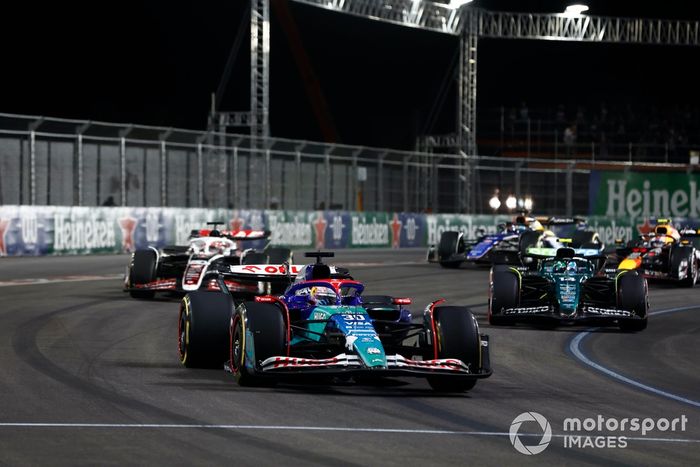 Liam Lawson, VCARB 01, Fernando Alonso, Aston Martin AMR24, Kevin Magnussen, Haas VF-24