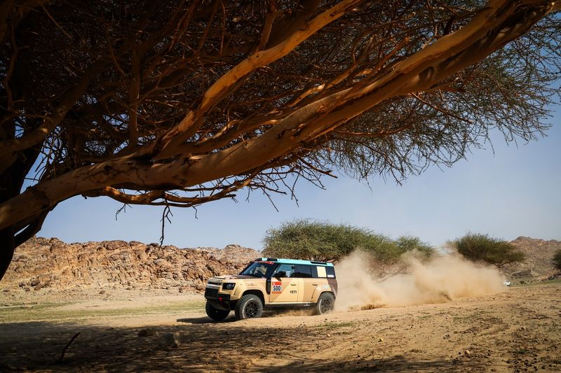 #500 Defender Rally Defender: Stephane Peterhansel, Michael Metge