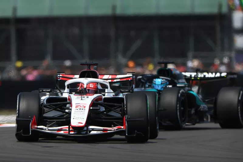 George Russell, Mercedes, Esteban Ocon, Haas F1 Team