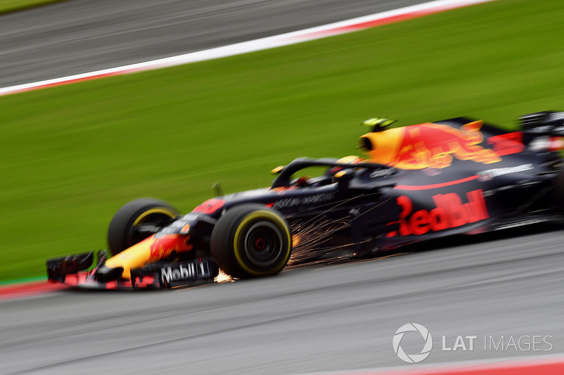 Max Verstappen, Red Bull Racing RB14 sparks