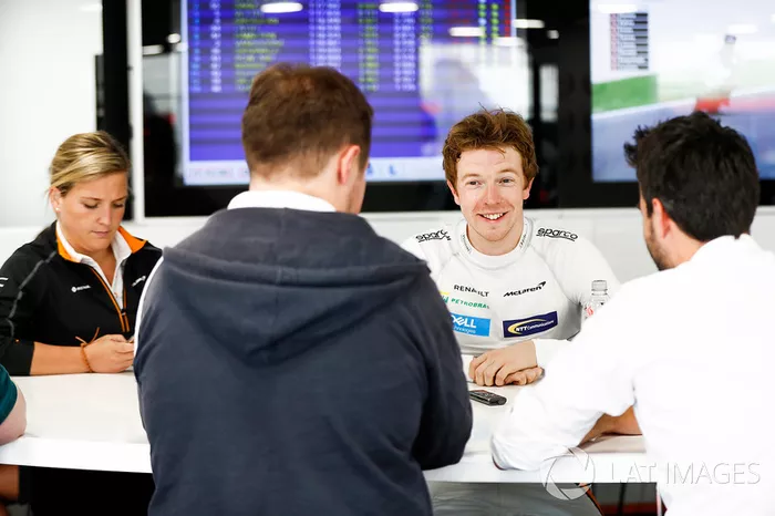 Oliver Turvey, Test Driver, McLaren, con los medios
