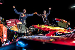 Winner #303 Peugeot Sport Peugeot 3008 DKR: Carlos Sainz, Lucas Cruz