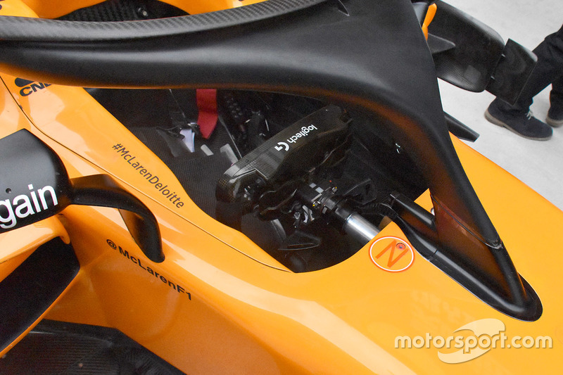 Detail kokpit McLaren MCL33
