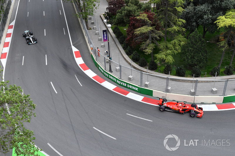 Sebastian Vettel, Ferrari SF71H and Lewis Hamilton, Mercedes-AMG F1 W09 EQ Power+