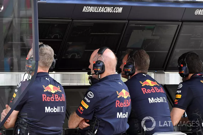 Le muret des stands Red Bull Racing